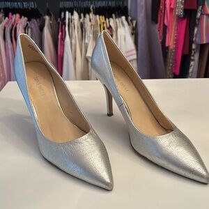 Nine West Silver pump